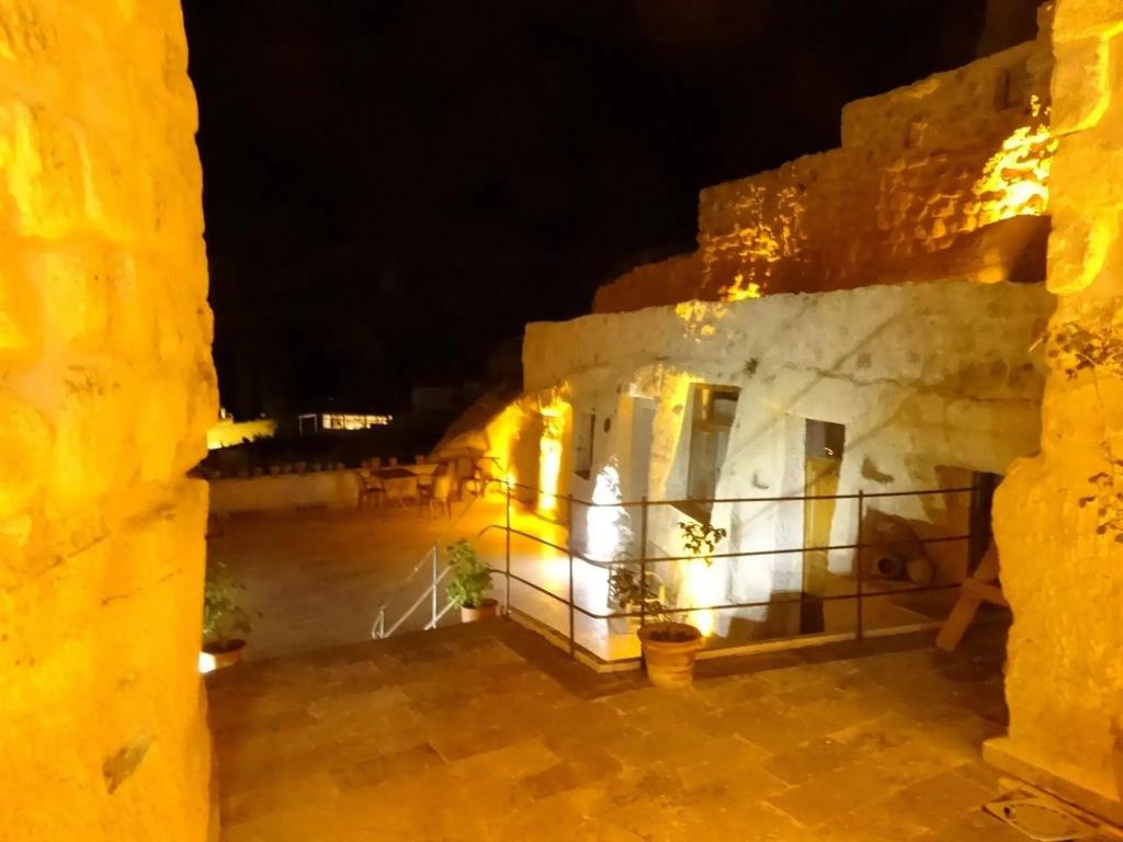 Emit Cave Hotel 0*