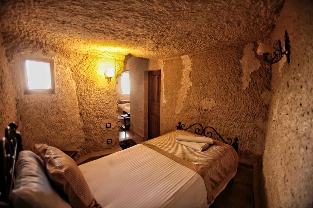 Emit Cave Hotel 0*