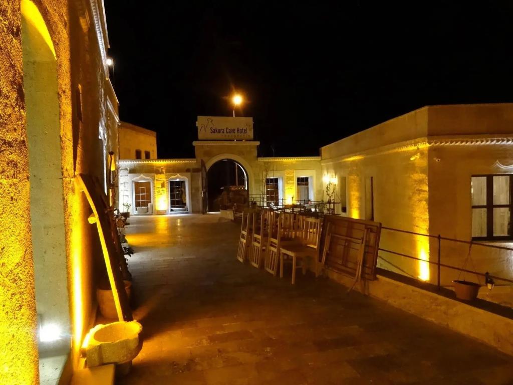 Emit Cave Hotel 0*