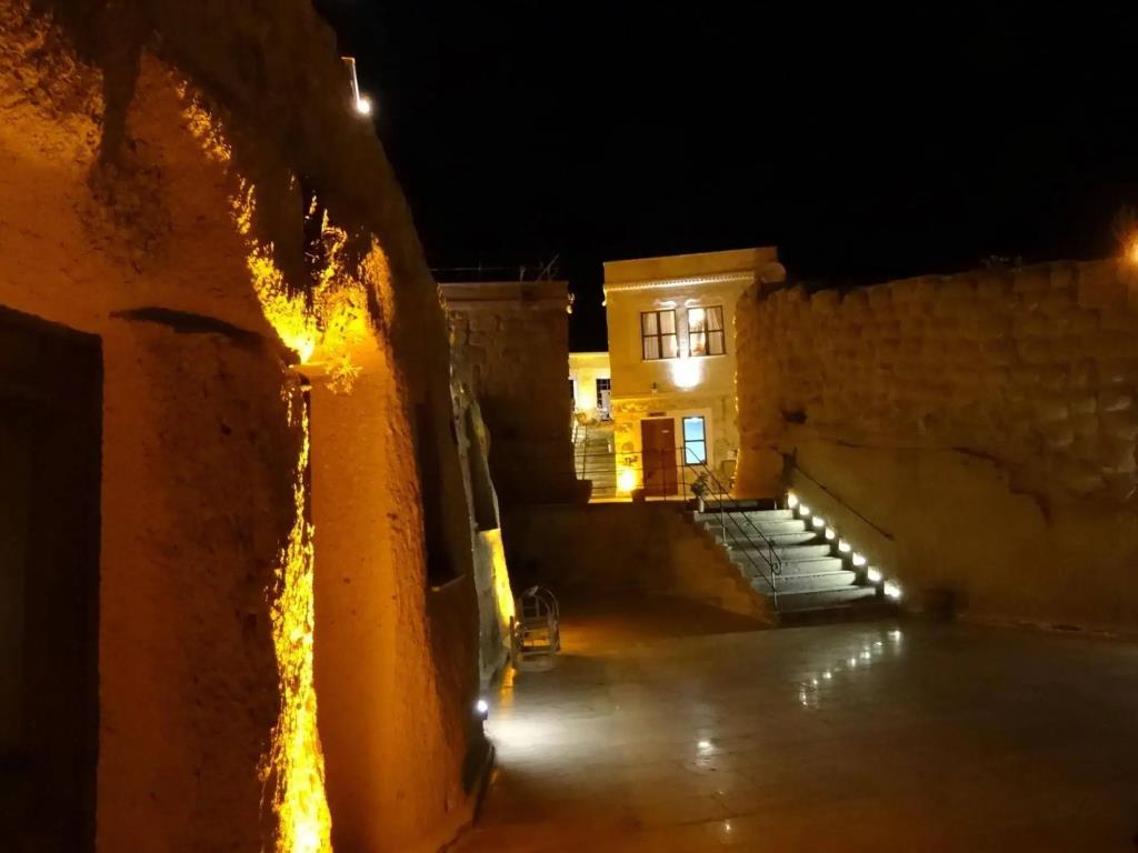 Emit Cave Hotel 0*