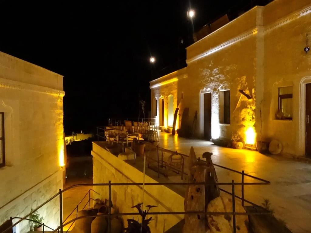 Emit Cave Hotel 0*