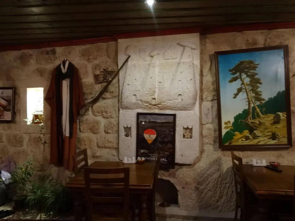 Emit Cave Hotel 0*