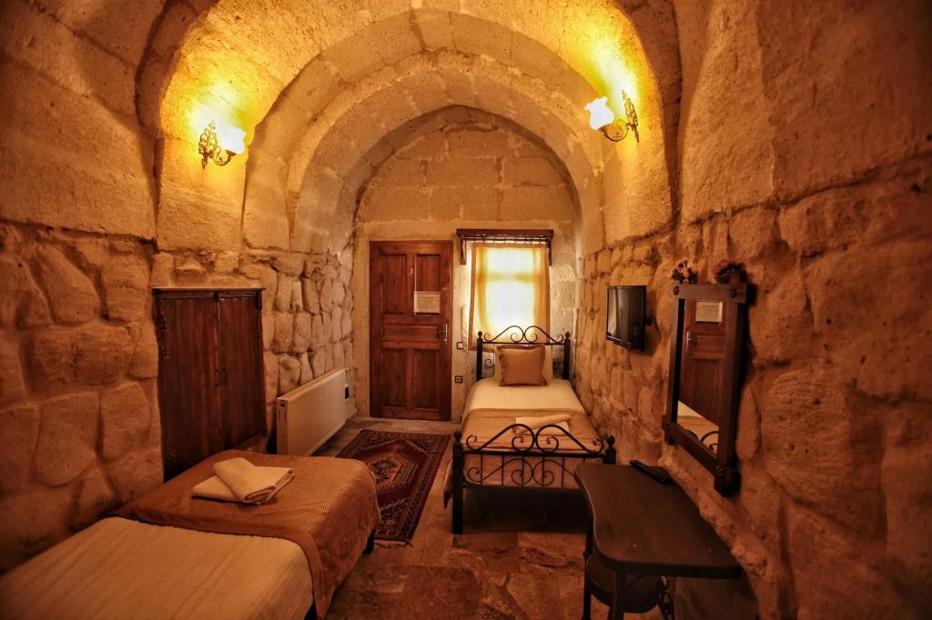 Emit Cave Hotel 0*