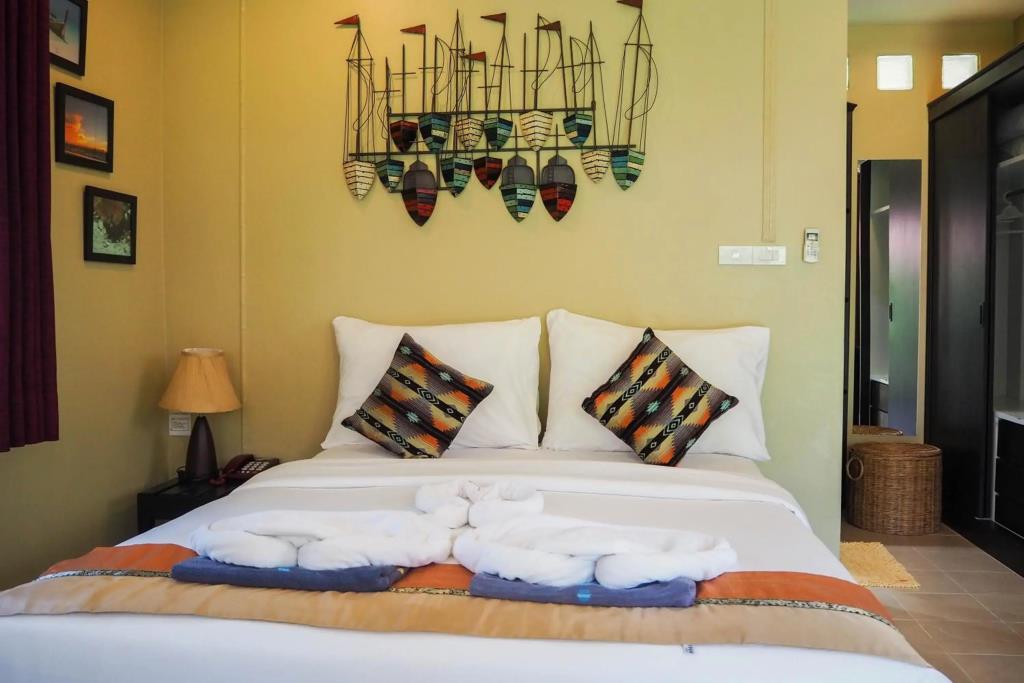 Lanta Castaway Beach Resort 3*