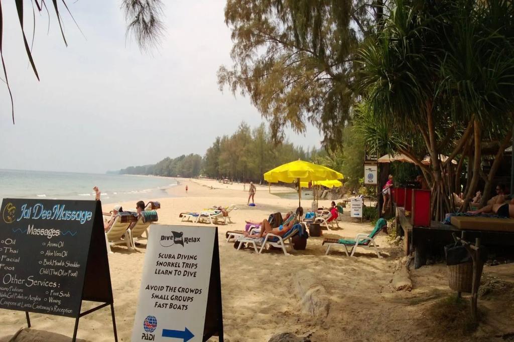 Lanta Castaway Beach Resort 3*