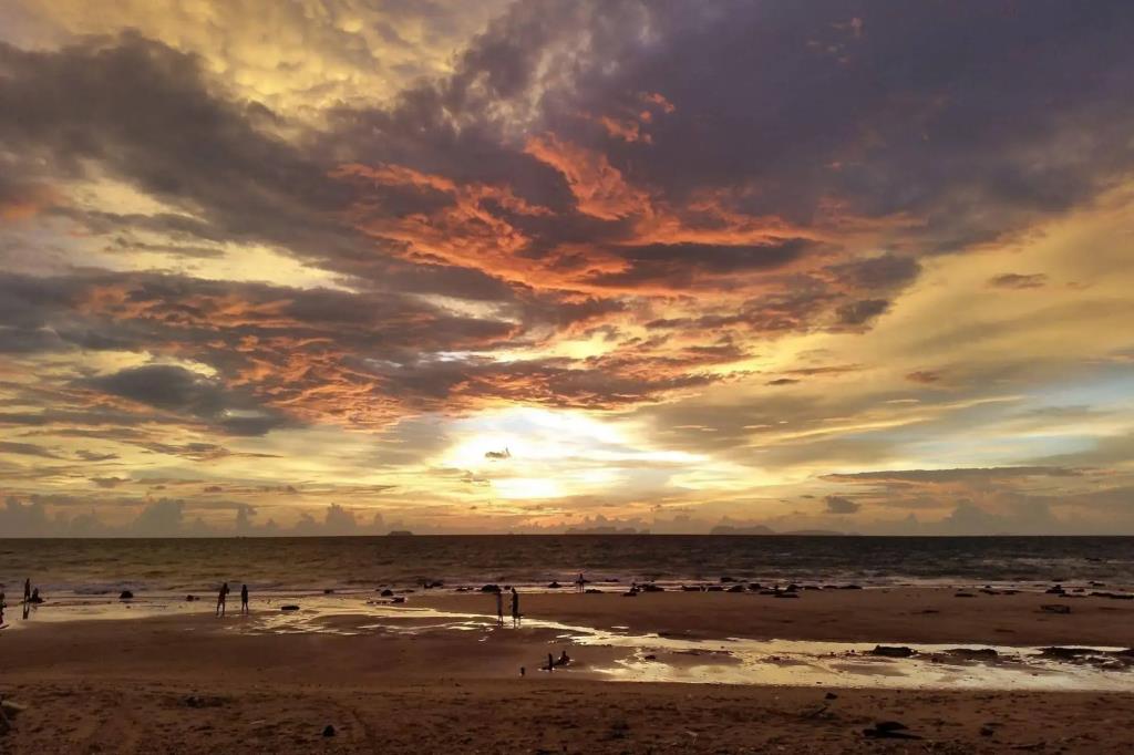 Lanta Castaway Beach Resort 3*