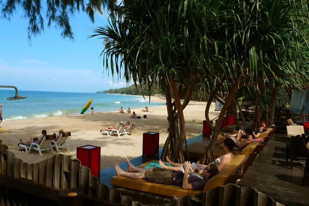 Lanta Castaway Beach Resort 3*