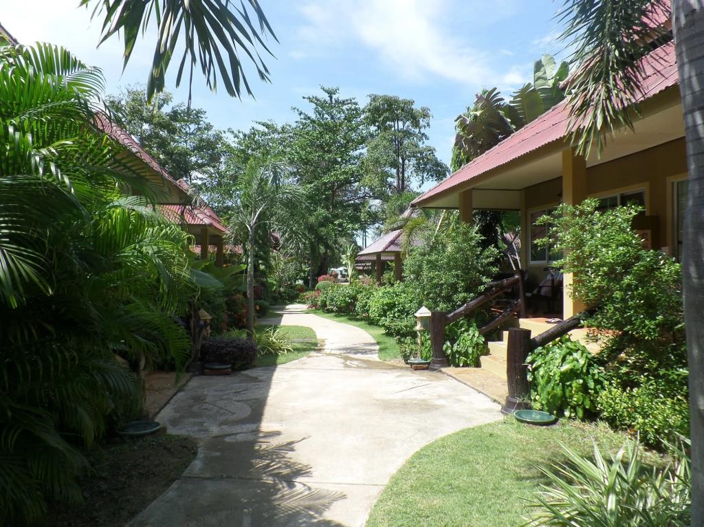Lanta Castaway Beach Resort 3*