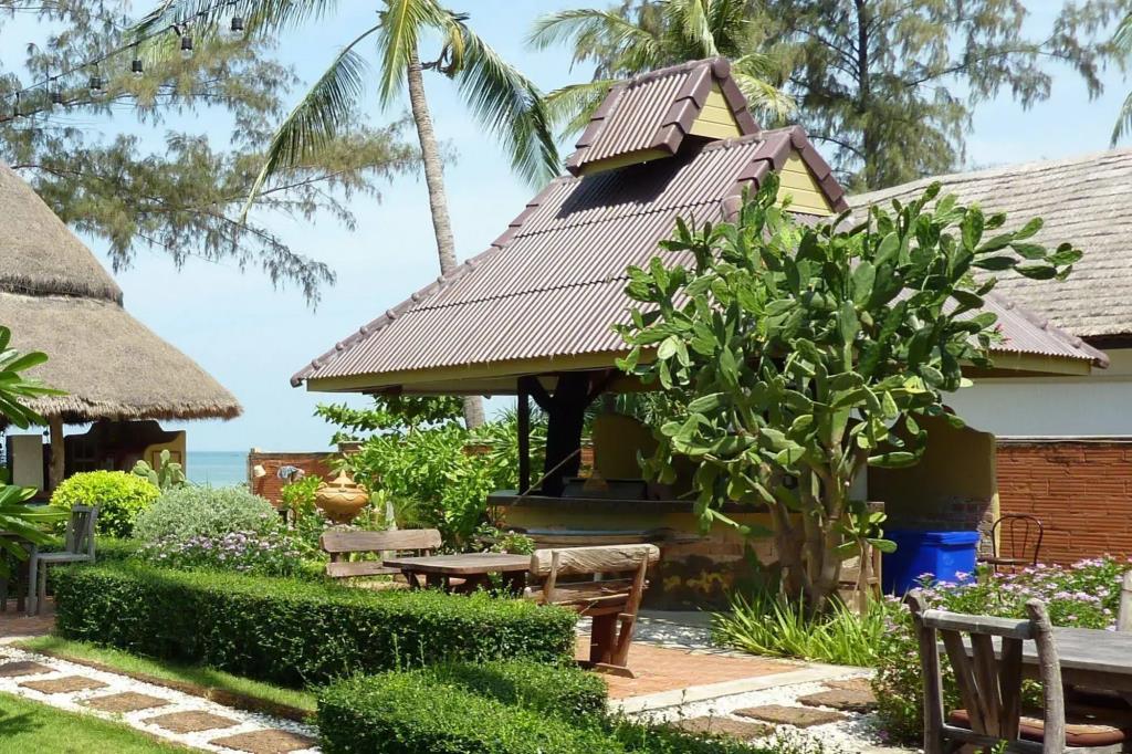 Lanta Castaway Beach Resort 3*