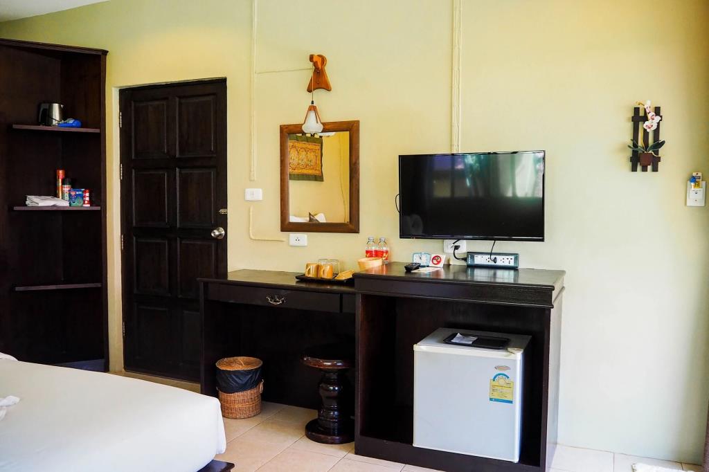 Lanta Castaway Beach Resort 3*