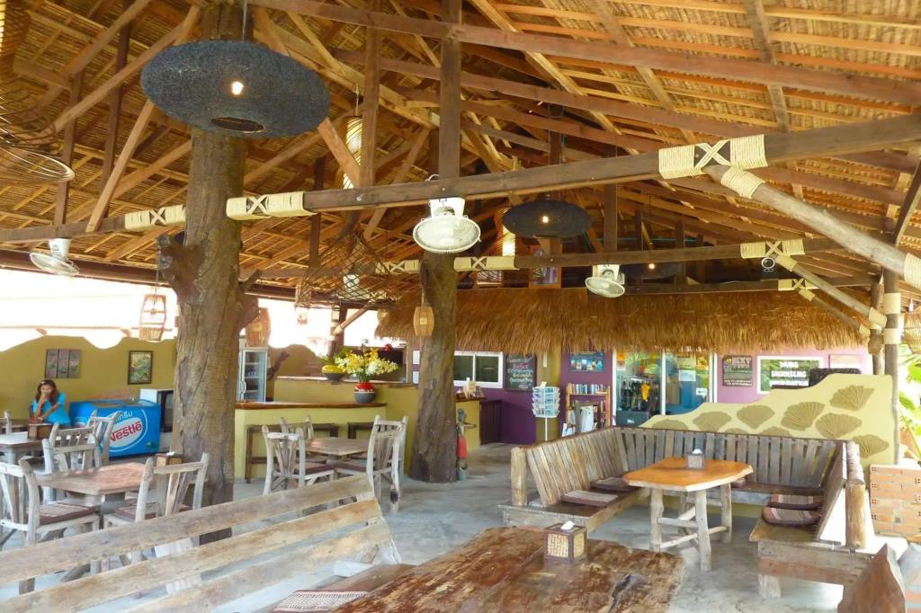 Lanta Castaway Beach Resort 3*