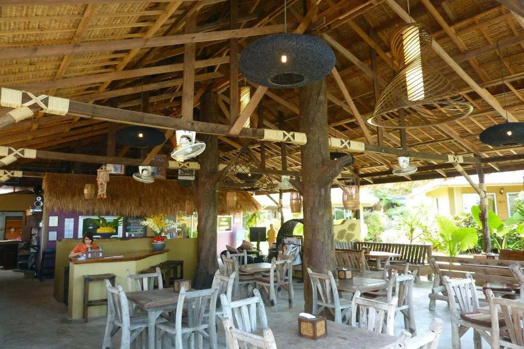Lanta Castaway Beach Resort 3*