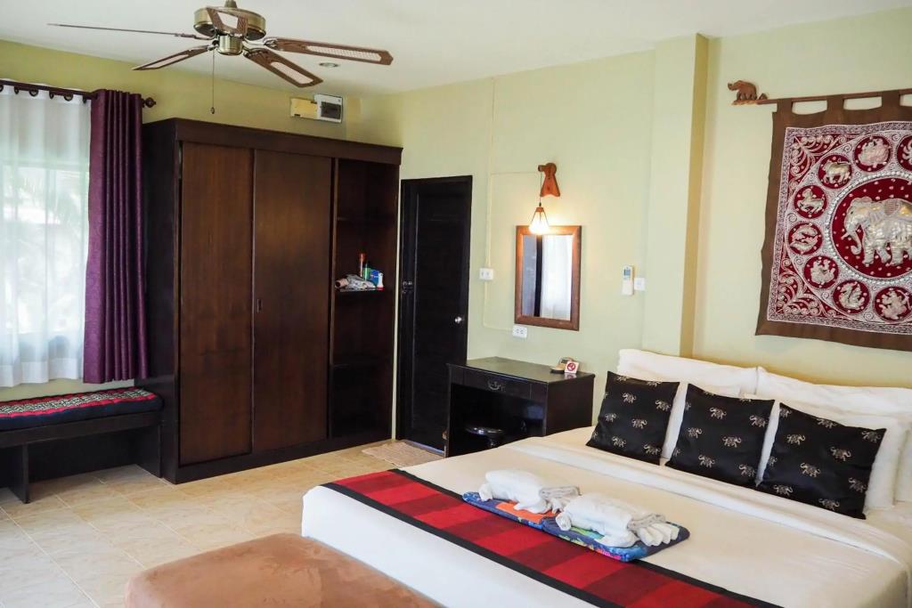 Lanta Castaway Beach Resort 3*