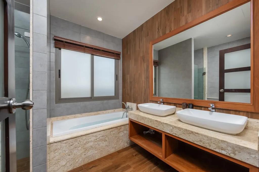 Nai Harn Pool Villa Bond, Villa 0*