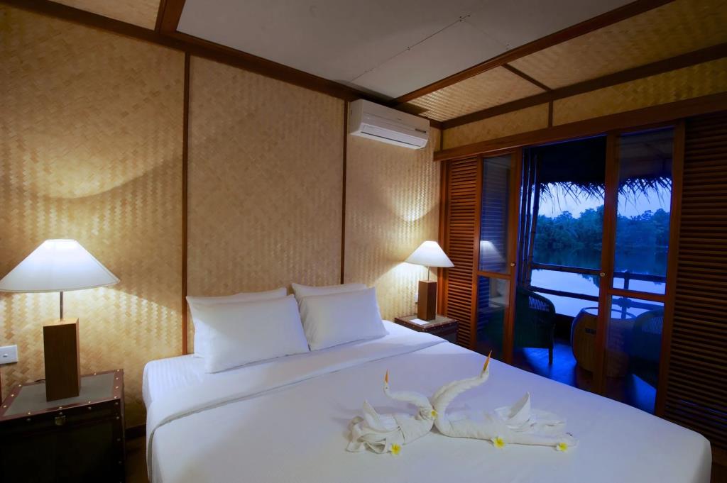 Yathra Houseboat 4*