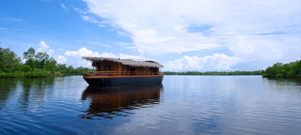 Yathra Houseboat 4*