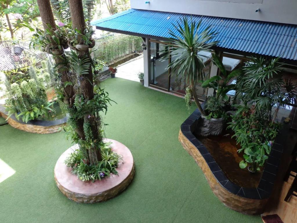 First & Frang Hotel 2*