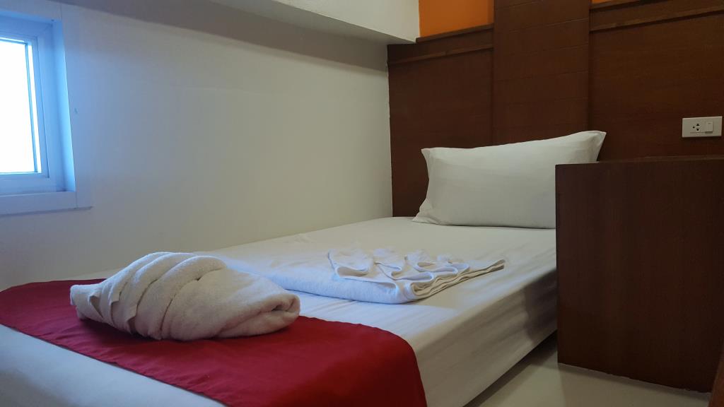 First & Frang Hotel 2*