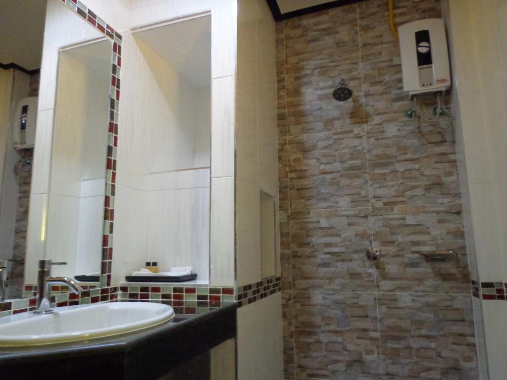 First & Frang Hotel 2*