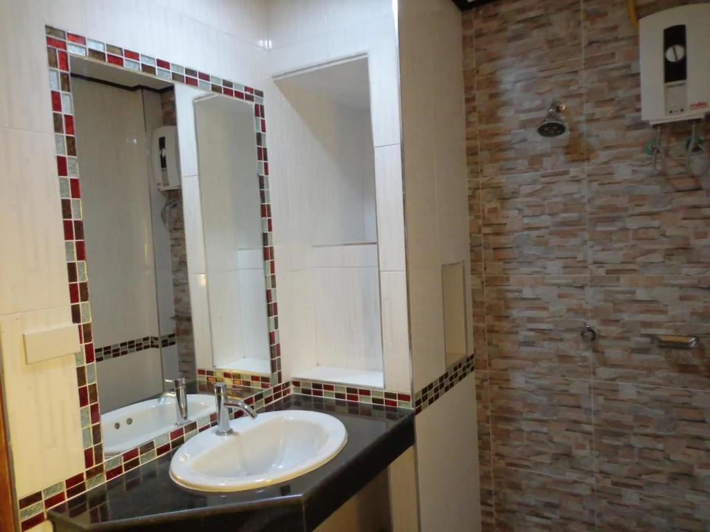 First & Frang Hotel 2*