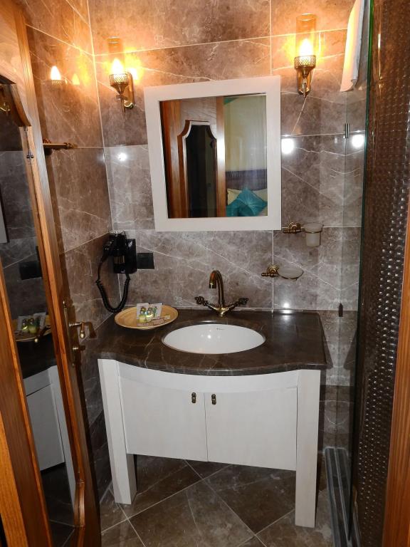 Orchis Hotel 0*