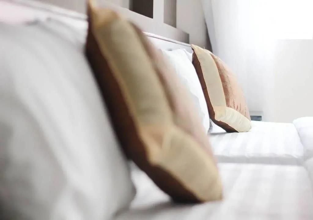 Emirates Hotel 2*