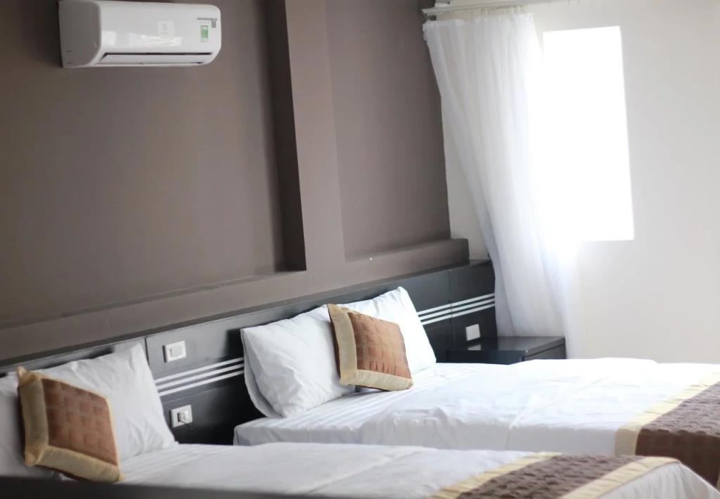 Emirates Hotel 2*