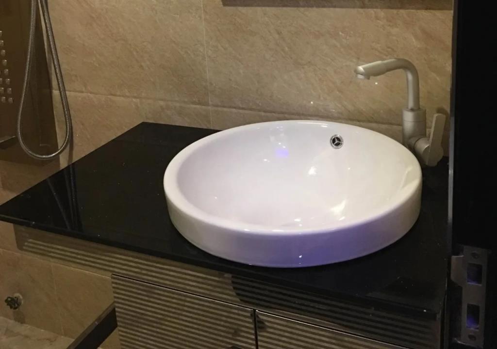 Emirates Hotel 2*