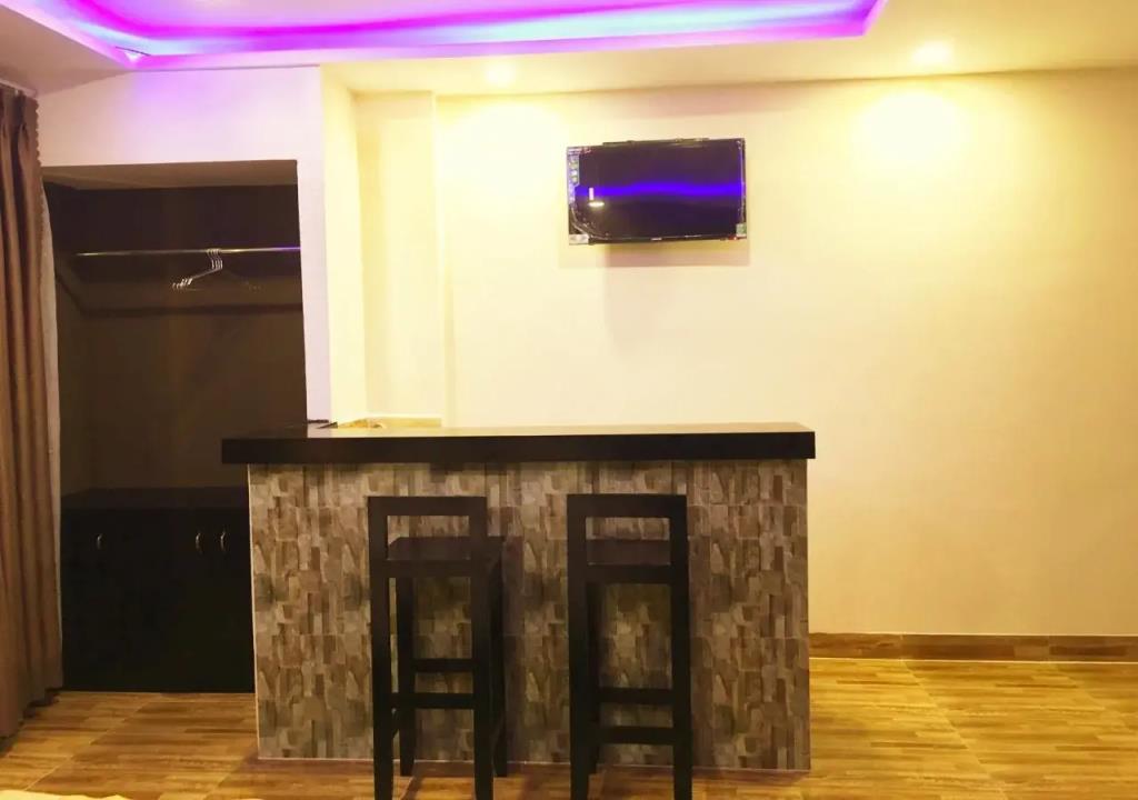 Emirates Hotel 2*