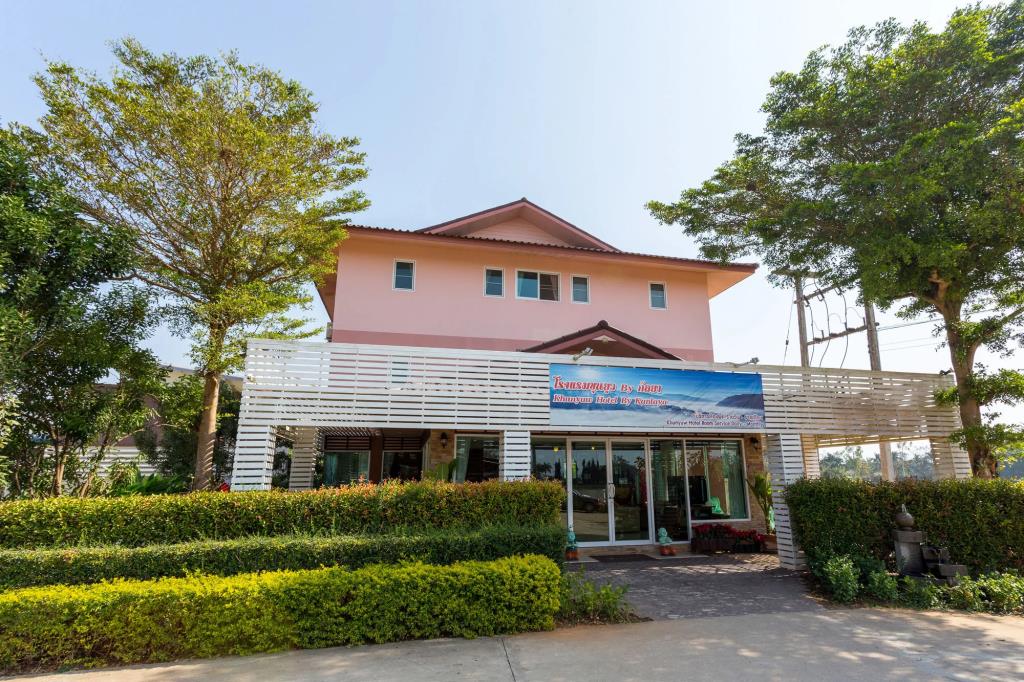 Khunyuw Hotel 3*