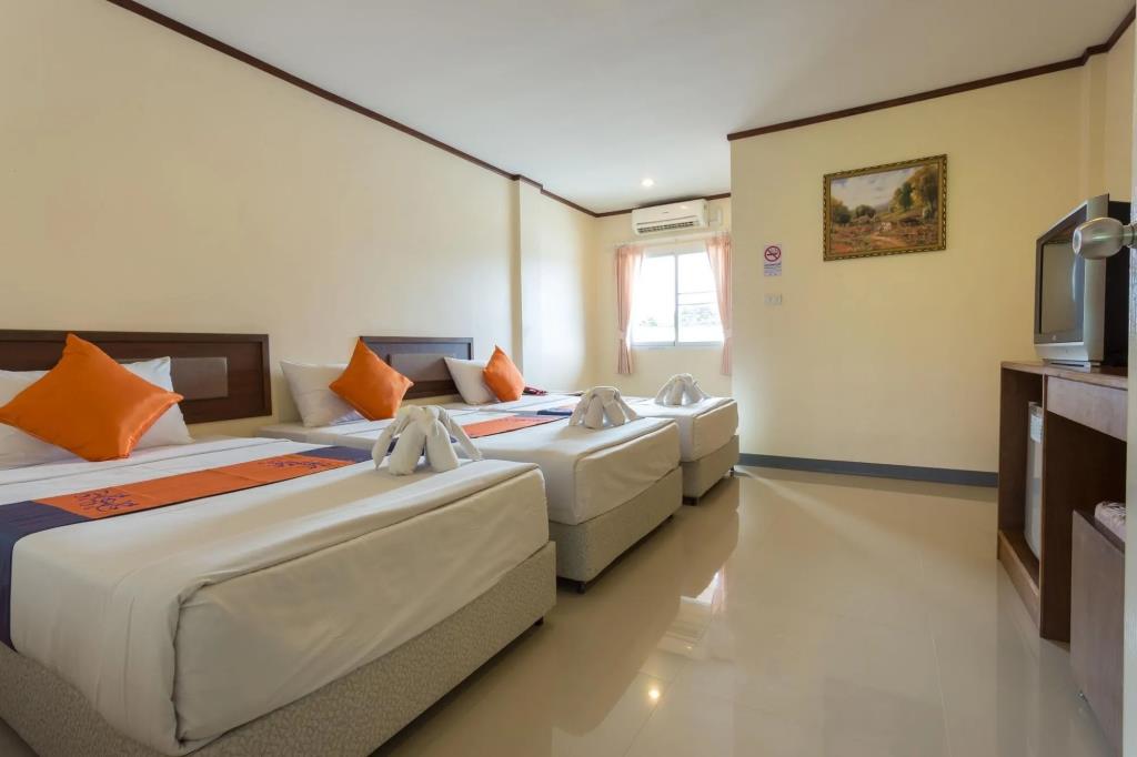 Khunyuw Hotel 3*