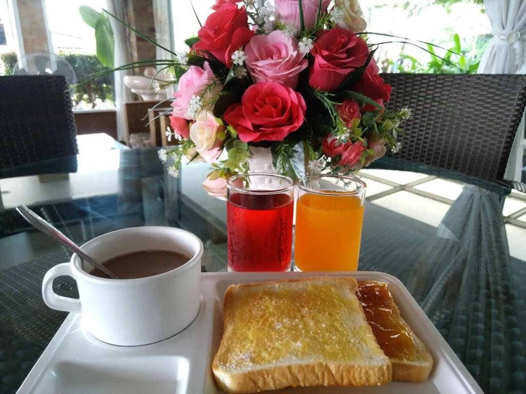 Khunyuw Hotel 3*