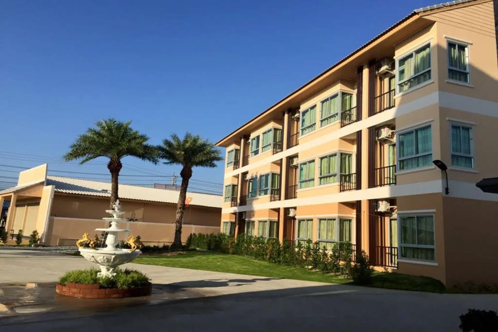 U-Dee Hotel 2*