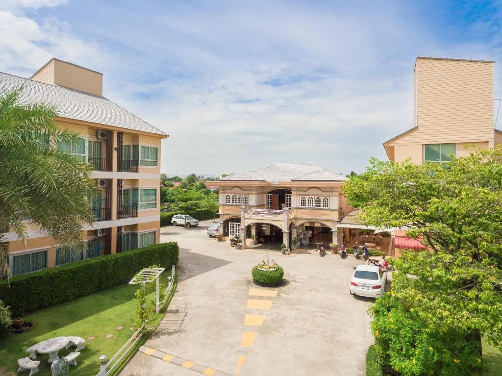 U-Dee Hotel 2*