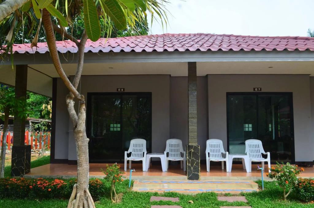 Lanta Nice Beach Resort 3*