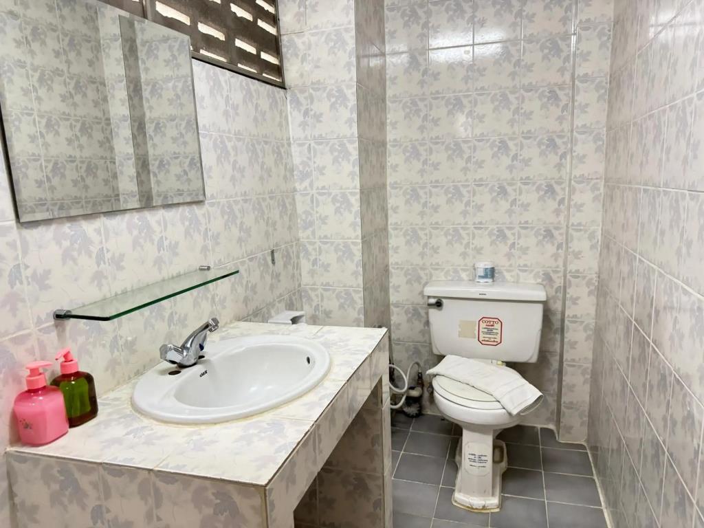 Collection O Khu Mueang near Tha Phae Gate (formerly Lai Thai Guesthouse) 3*