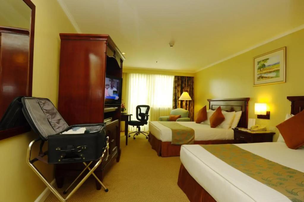 Oxford Suites Makati 3*