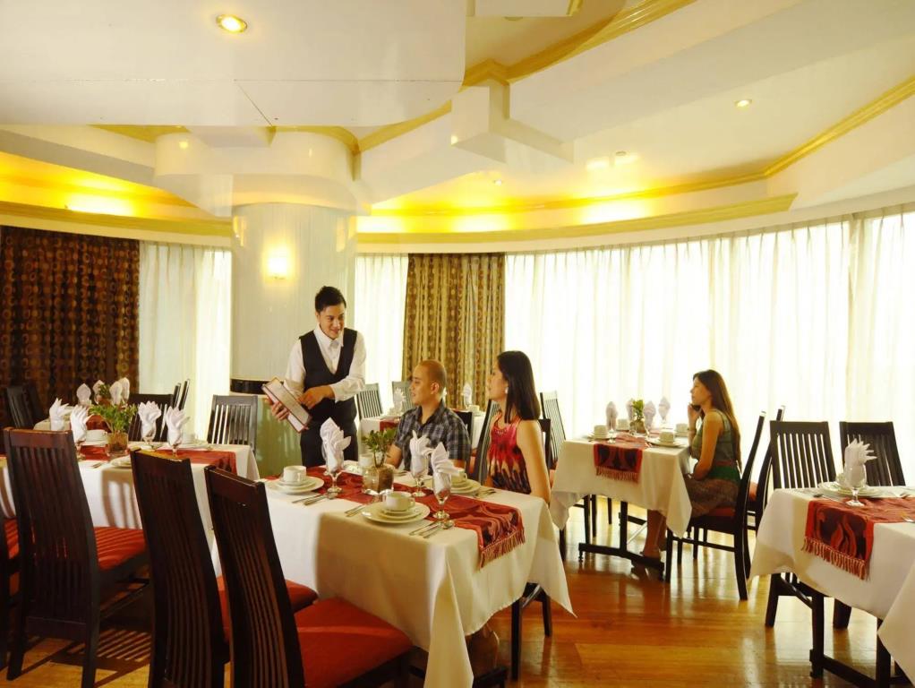Oxford Suites Makati 3*
