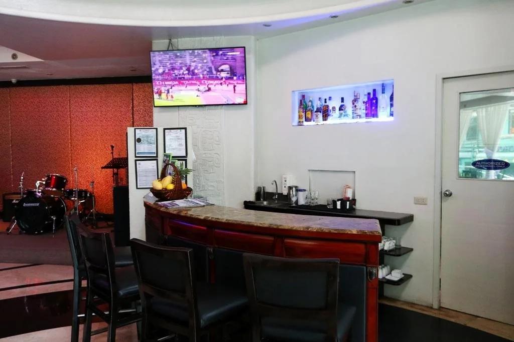 Oxford Suites Makati 3*
