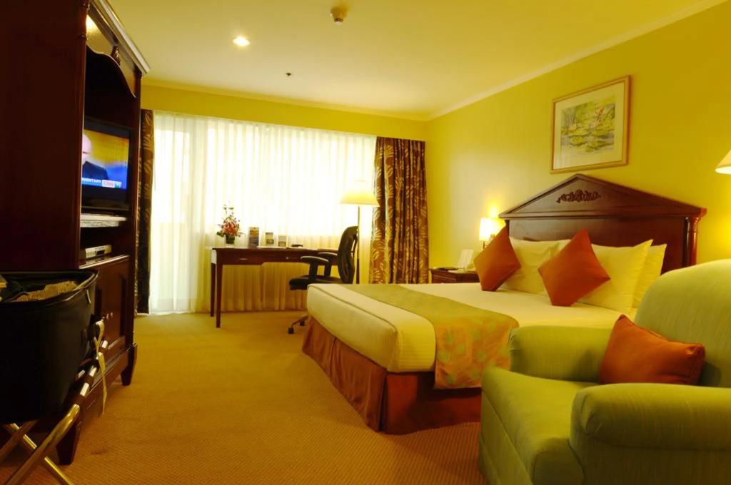 Oxford Suites Makati 3*