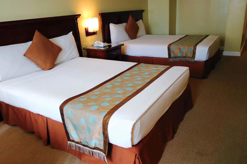Oxford Suites Makati 3*