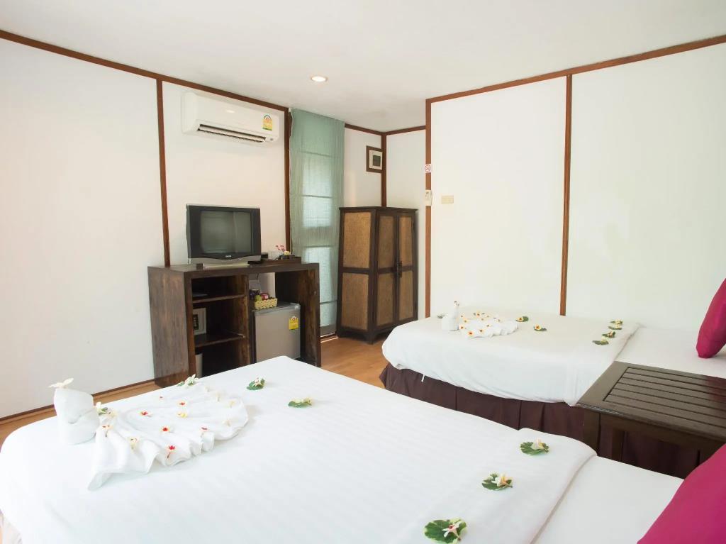 B52 Beach Resort 3*