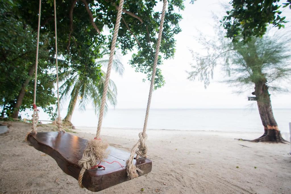 B52 Beach Resort 3*