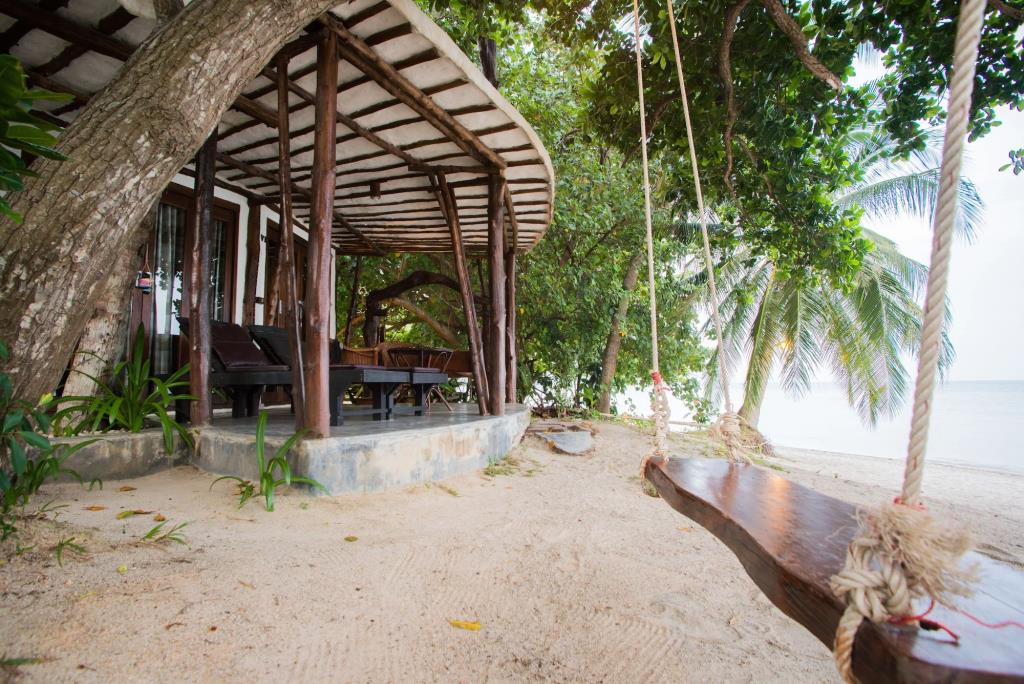 B52 Beach Resort 3*