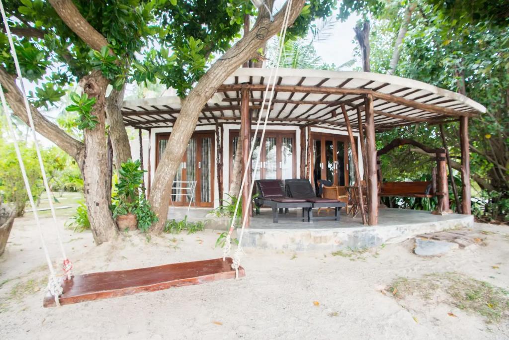 B52 Beach Resort 3*