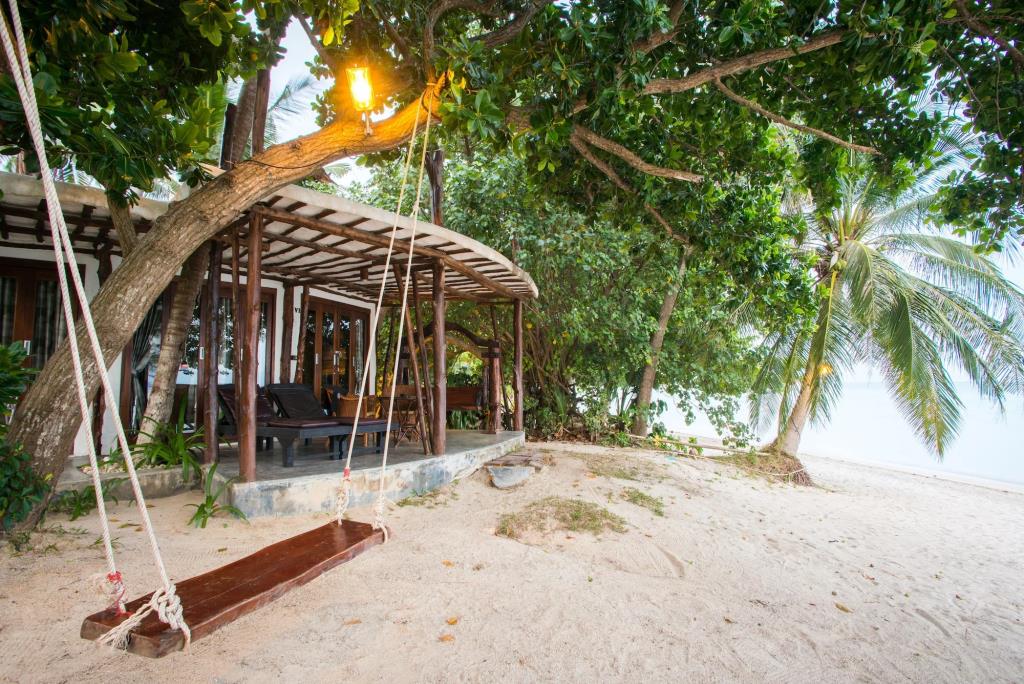 B52 Beach Resort 3*