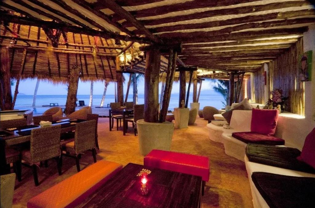 B52 Beach Resort 3*