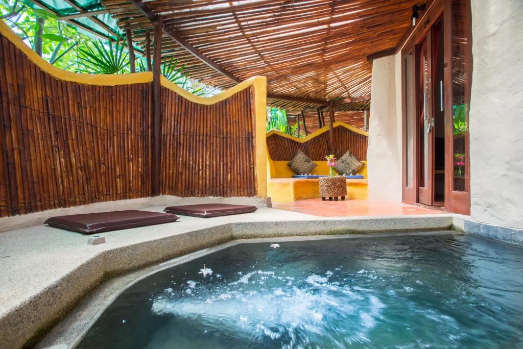 B52 Beach Resort 3*