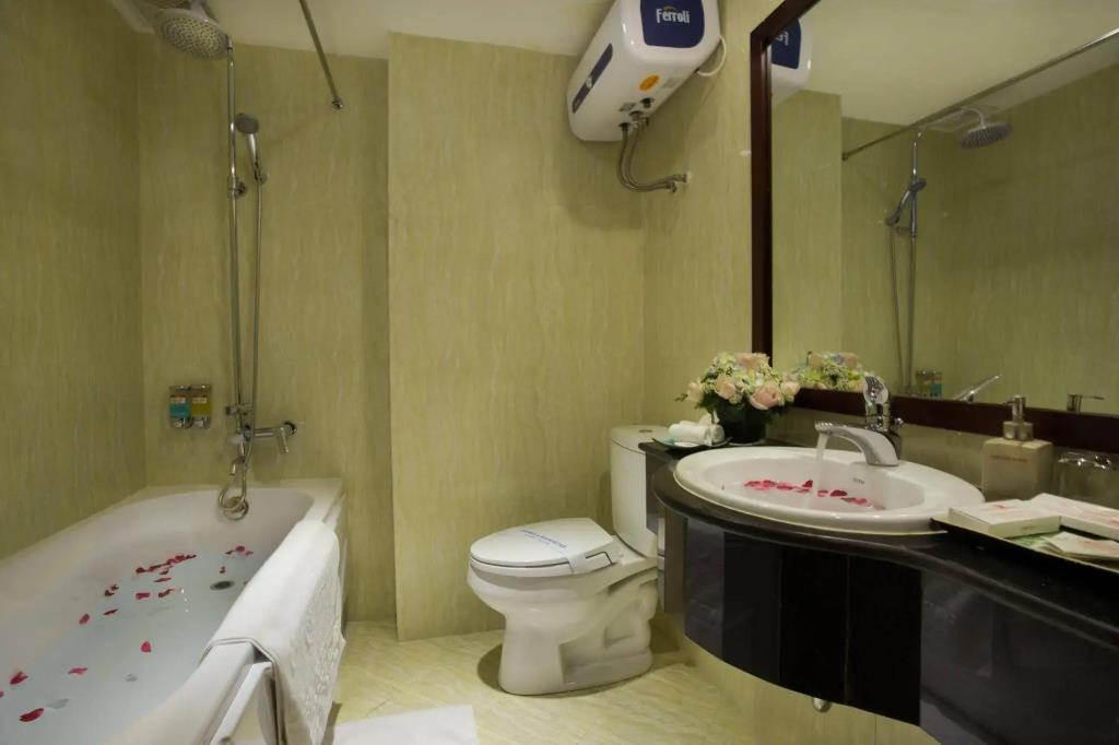 Golden Lotus Legend Hotel 4*