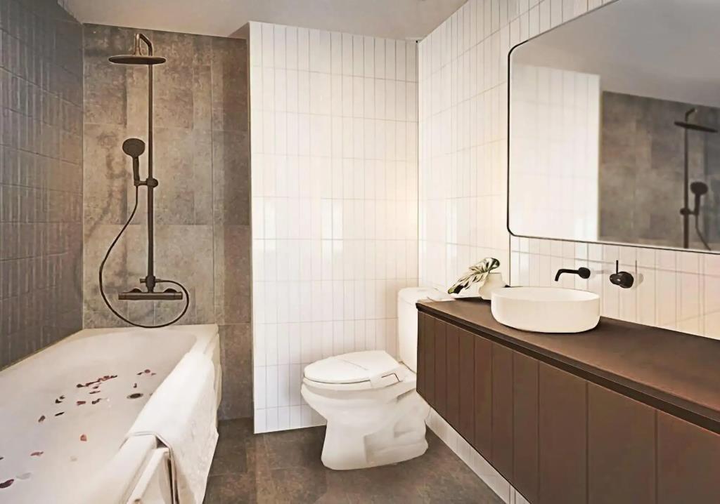 Golden Lotus Legend Hotel 4*